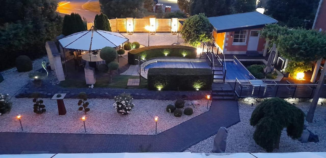 Hotel Garni Am Schloss Kottenheim エクステリア 写真