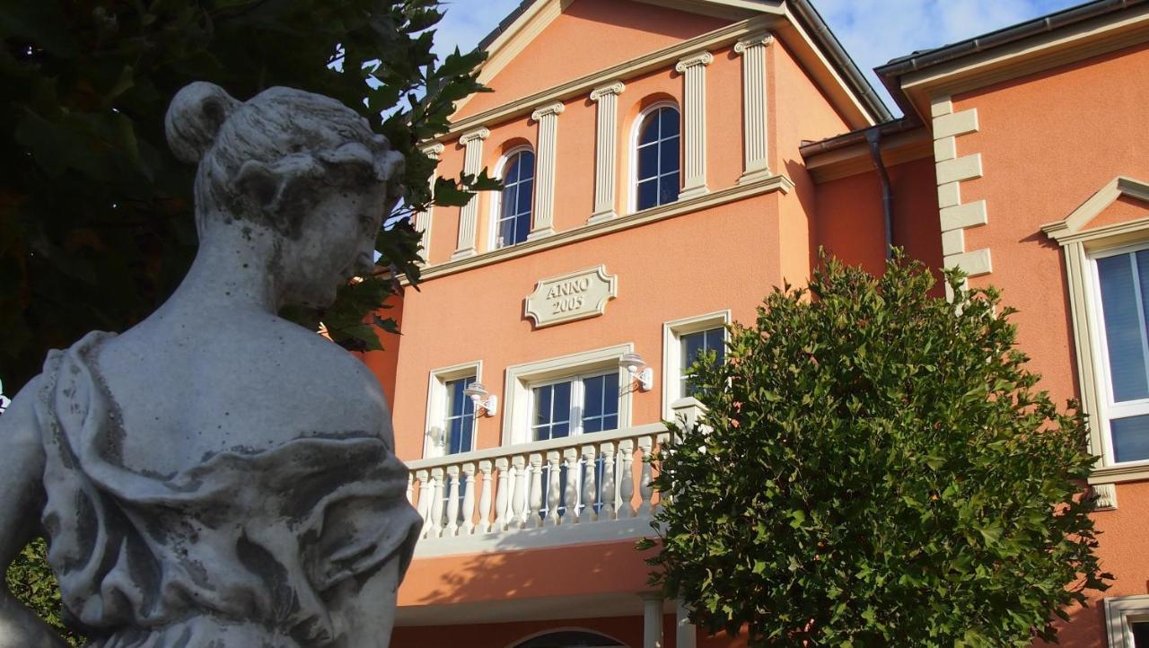 Hotel Garni Am Schloss Kottenheim エクステリア 写真
